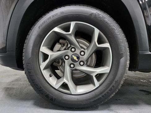 Used 2024 Chevrolet Trax LT w/ LT Convenience Package FWD image 5