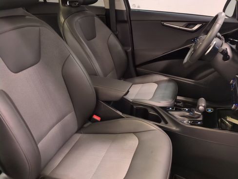 Certified 2023 Kia Niro EX image 11