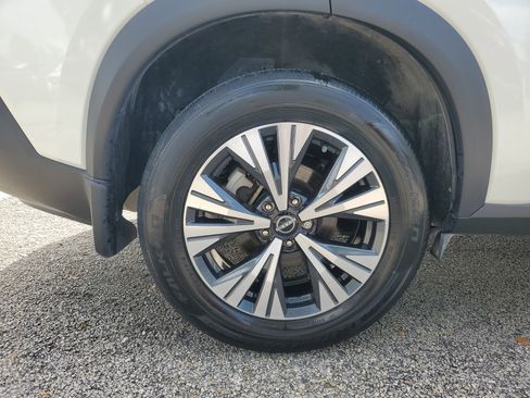 Certified 2022 Nissan Rogue SV w/ SV Premium Package image 30