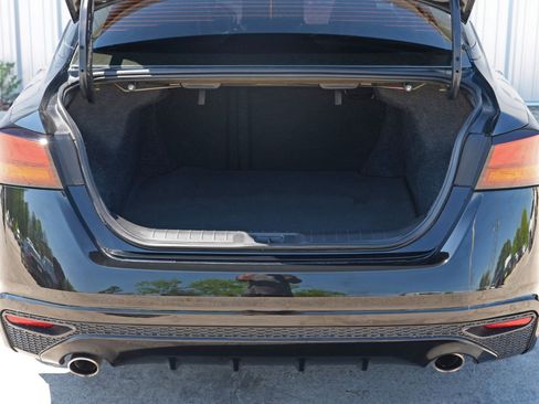 Used 2024 Nissan Altima 2.0 SR image 9