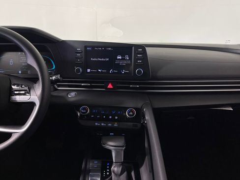 Certified 2025 Hyundai Elantra Blue image 16