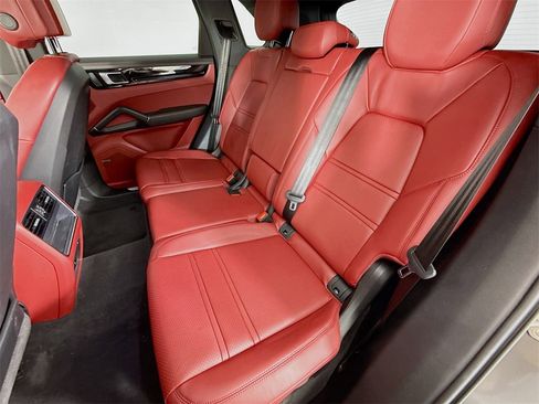 Used 2023 Porsche Cayenne S image 24