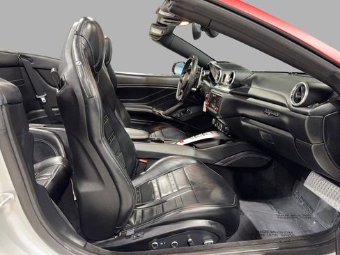 Used 2016 Ferrari California T image 19