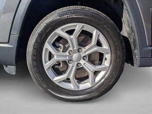 Used 2024 Jeep Compass Latitude image 21