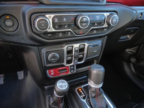 Used 2023 Jeep Gladiator Rubicon w/ LED Lighting Group image 23