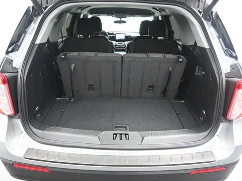 Used 2024 Ford Explorer XLT image 11