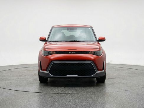 Used 2025 Kia Soul LX w/ LX Technology Package FWD image 2
