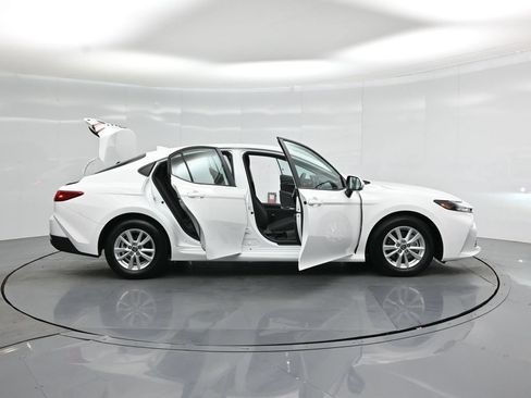 Used 2025 Toyota Camry LE FWD image 4