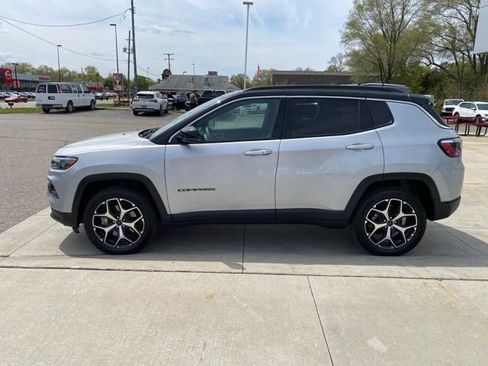 Used 2025 Jeep Compass Limited AWD/4WD image 7