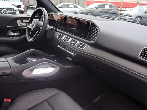 Certified 2025 Mercedes-Benz GLE 450e 4MATIC w/ Driver Assistance Package image 28