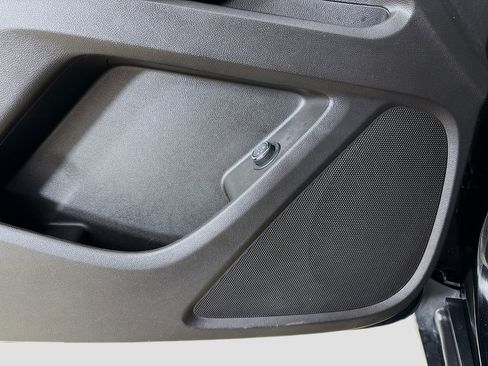 Used 2020 Chevrolet Traverse LT image 19