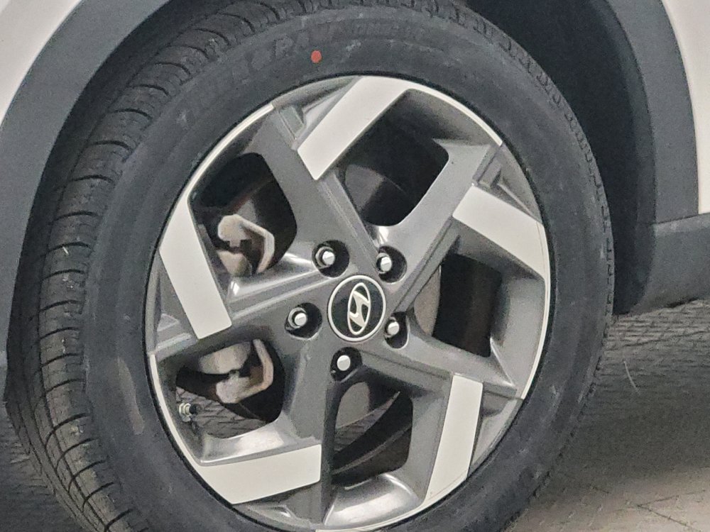 Used 2023 Hyundai Venue Limited FWD image 31