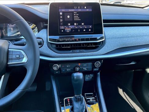 Used 2022 Jeep Compass Latitude image 8