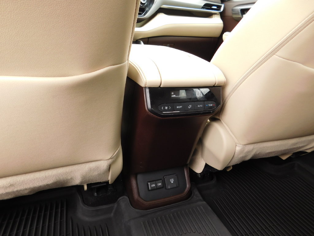 Used 2022 Toyota Highlander Limited FWD image 17