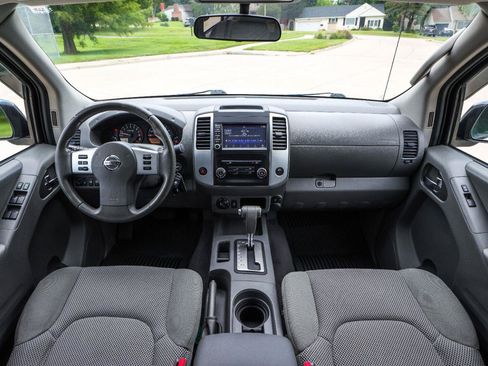 Used 2019 Nissan Frontier SV AWD/4WD image 2