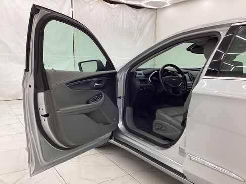 Used 2017 Chevrolet Impala Premier w/ Enhanced Convenience Package image 16