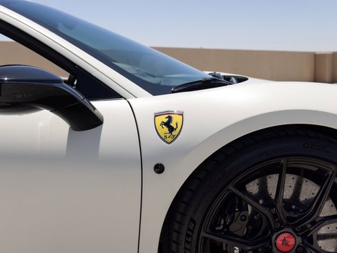 Used 2018 Ferrari 488 GTB RWD image 23