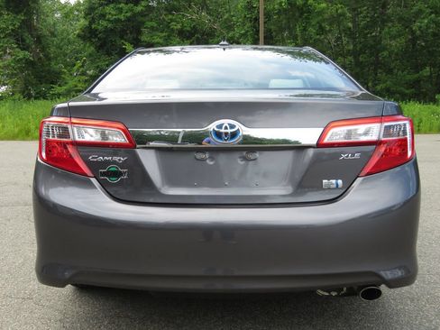 Used 2014 Toyota Camry XLE w/ Leather Package FWD image 6
