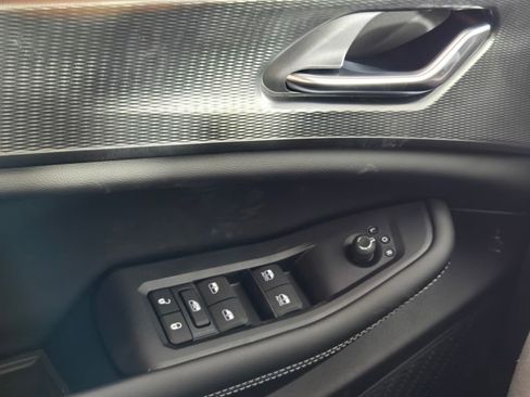 New 2025 Jeep Grand Cherokee L Laredo image 28