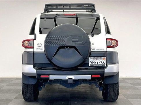 Used 2014 Toyota FJ Cruiser 4WD w/ Convenience Package image 3