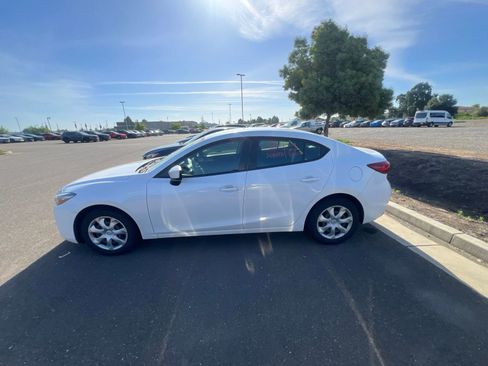 Used 2018 MAZDA MAZDA3 Sport FWD image 9