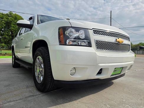 Used 2012 Chevrolet Suburban LT AWD/4WD image 4