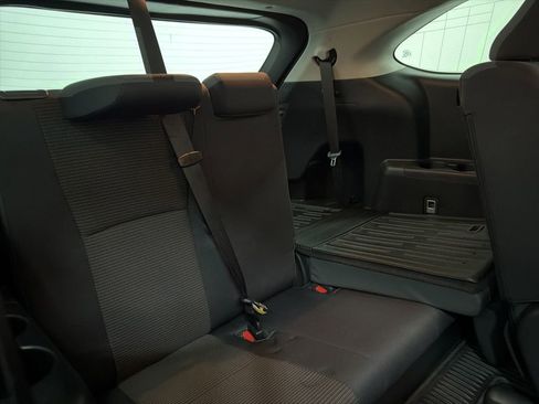 Used 2022 Toyota Highlander LE FWD image 29