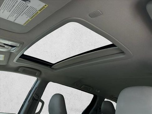 Used 2020 Toyota Sienna XLE w/ XLE Navigation Package image 21