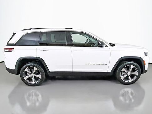 Used 2023 Jeep Grand Cherokee Limited AWD/4WD image 18