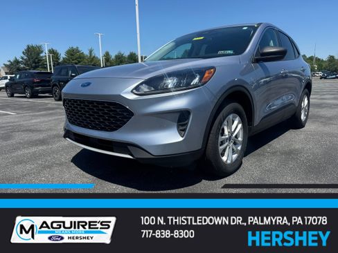 Certified 2022 Ford Escape SE w/ Cold Weather Package AWD/4WD image 1