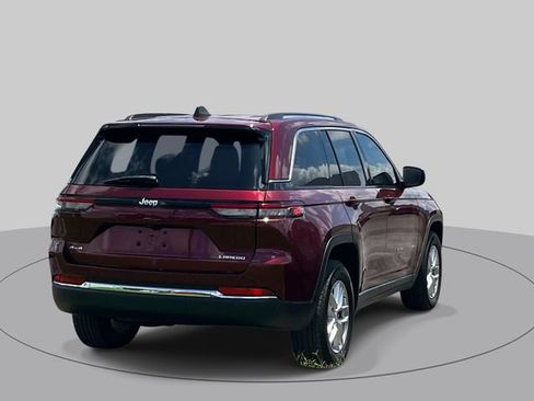 Used 2024 Jeep Grand Cherokee Laredo X w/ Trailer Tow Package AWD/4WD image 3