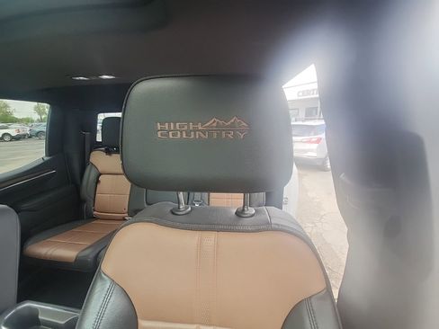 Used 2023 Chevrolet Silverado 1500 High Country w/ High Country Premium Package AWD/4WD image 11