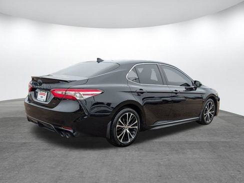 Used 2020 Toyota Camry SE image 4