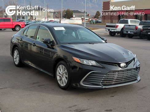 Used 2022 Toyota Camry LE image 1