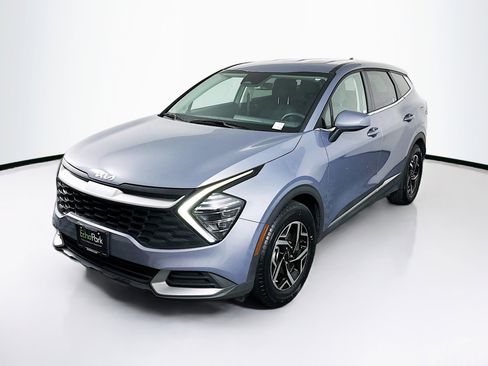 Used 2025 Kia Sportage LX image 3