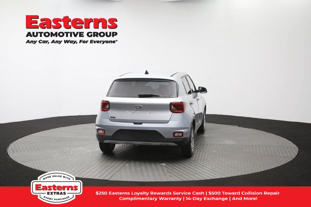 Used 2022 Hyundai Venue SE FWD image 39