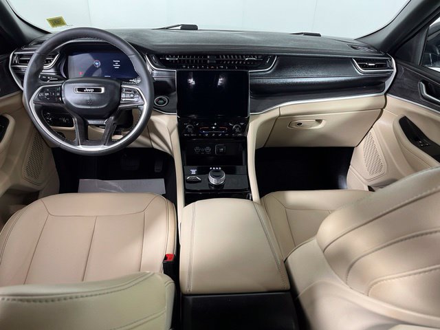 Used 2023 Jeep Grand Cherokee Limited AWD/4WD image 41