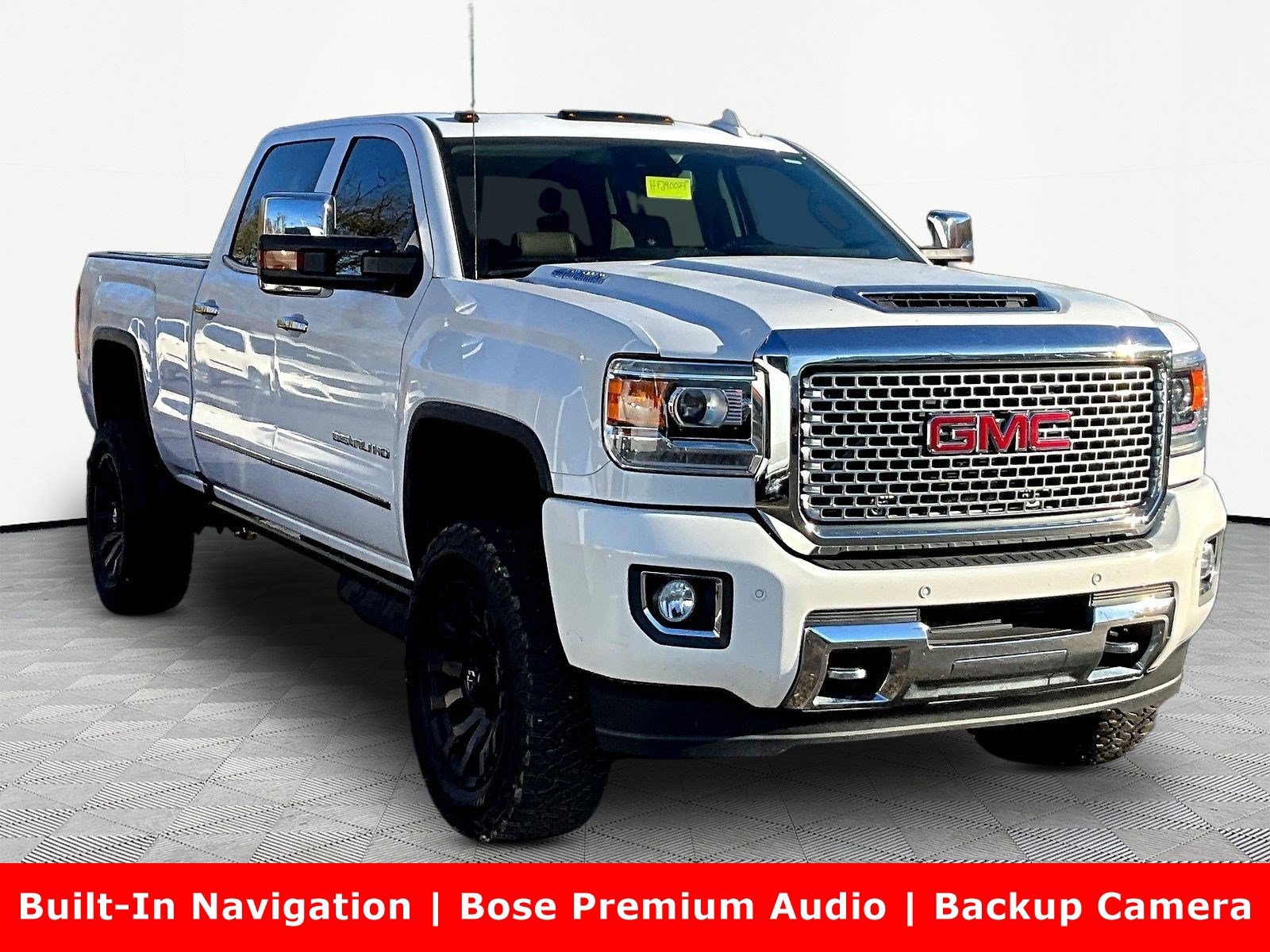 Used 2017 GMC Sierra 2500 Denali w/ Duramax Plus Package AWD/4WD image 3