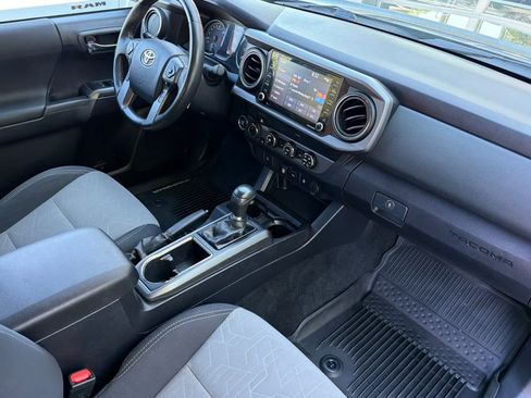 Used 2020 Toyota Tacoma TRD Off-Road AWD/4WD image 17