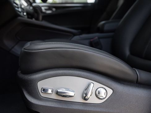 Certified 2026 Porsche Macan AWD/4WD image 22
