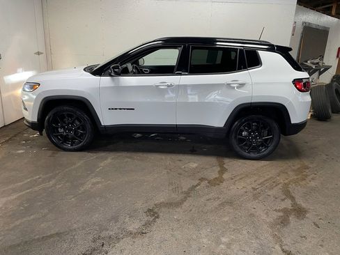 Used 2022 Jeep Compass Altitude w/ Convenience Group image 6