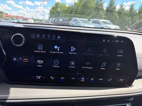 Used 2024 Chevrolet Traverse LT FWD image 14