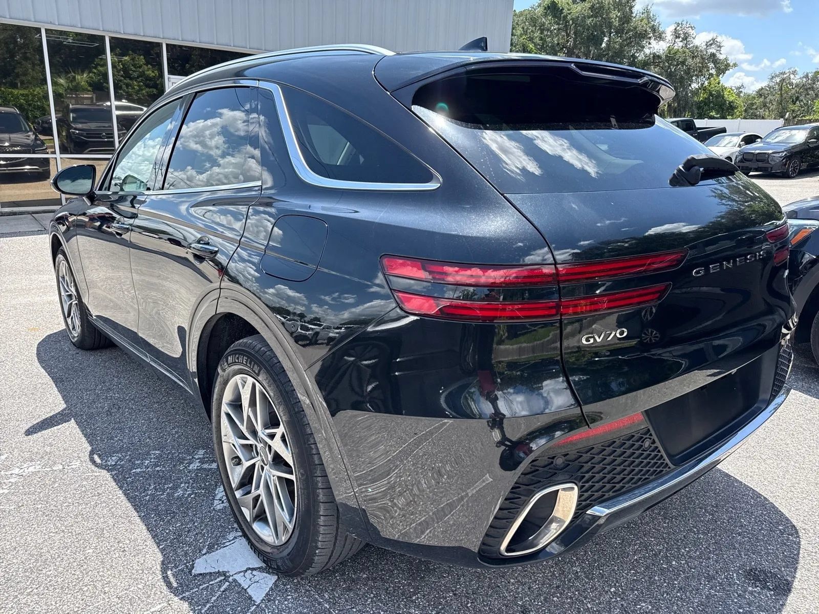Used 2025 Genesis GV70 2.5T AWD/4WD image 11