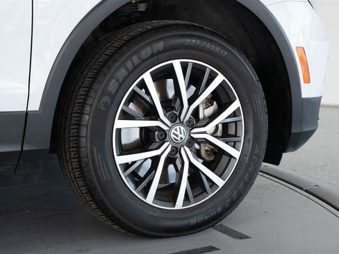 Used 2018 Volkswagen Tiguan SE image 12
