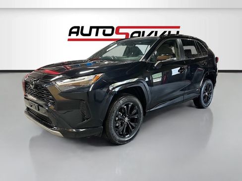 Used 2025 Toyota RAV4 SE w/ Convenience Package AWD/4WD image 3