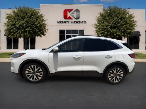 Used 2020 Ford Escape Titanium w/ Titanium Premium Package 2.0 FWD image 2