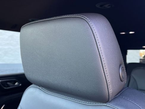 Used 2024 Chevrolet Suburban LT image 24