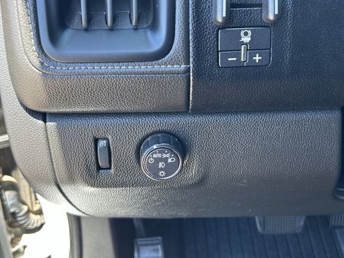 Used 2018 GMC Canyon Denali RWD image 30