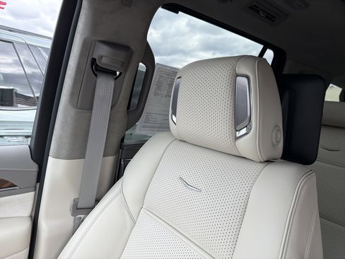Used 2024 Cadillac Escalade Premium Luxury Platinum image 24