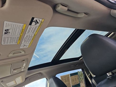 Used 2018 Nissan Rogue SL w/ Premium Package image 33